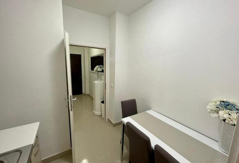 펜션 Central Square Guest House