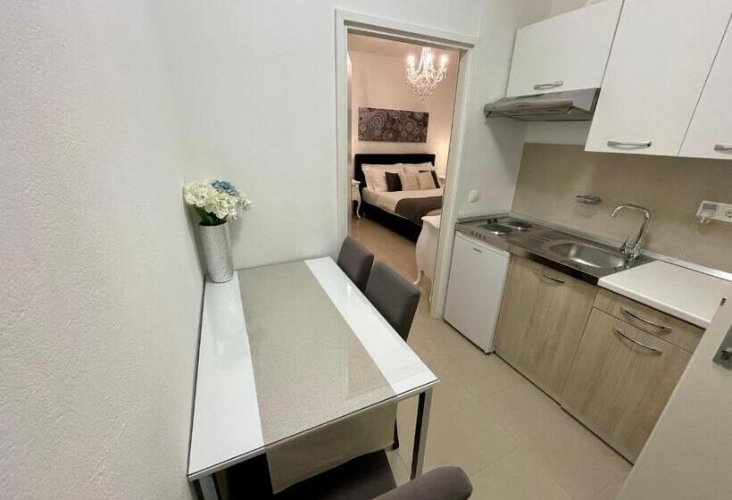 펜션 Central Square Guest House