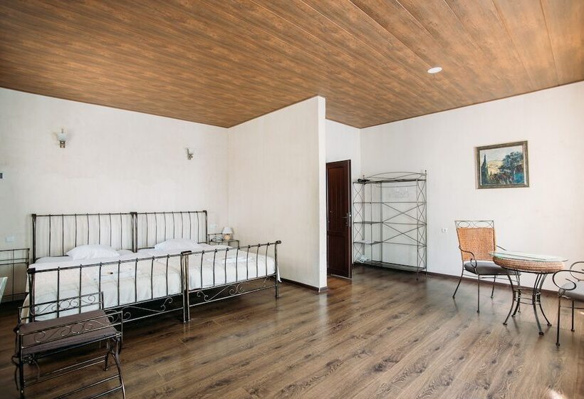 پانسیون Chateau Eniseli