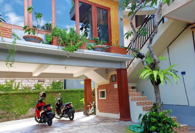 פנסיון Cr Tris Rooms Seminyak