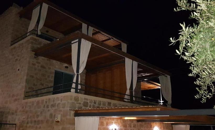 פנסיון Lithos Guesthouse Kardamili