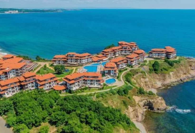 Saint Thomas Apart Complex