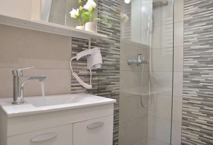 Alekos Apartments 1 νetflix