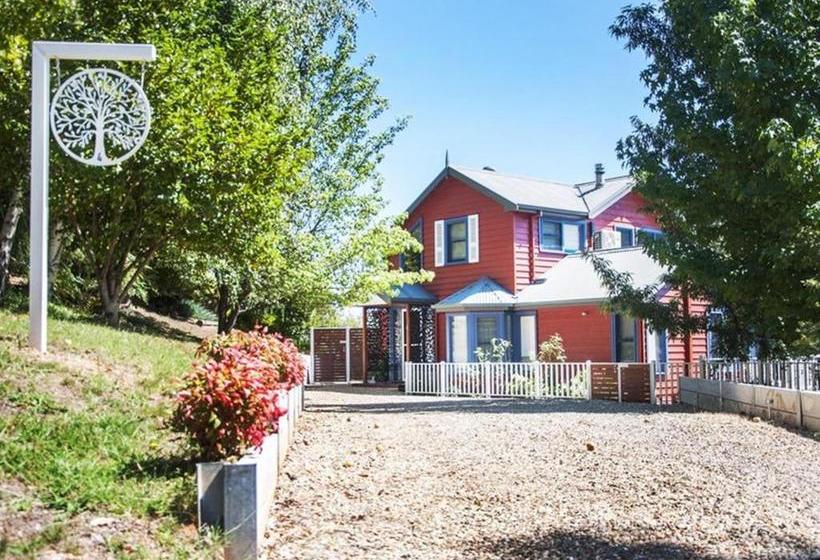 Artee House  A Bright Escape