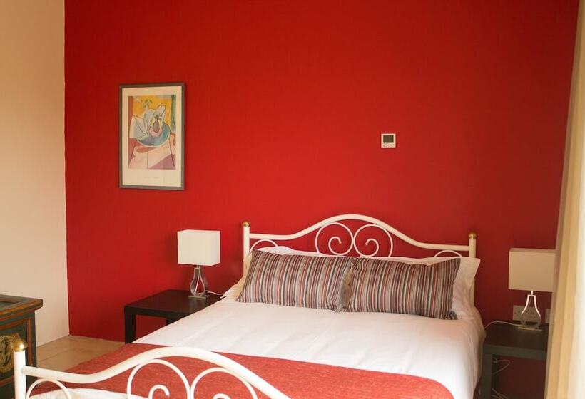 مبيت وإفطار Blue Door House