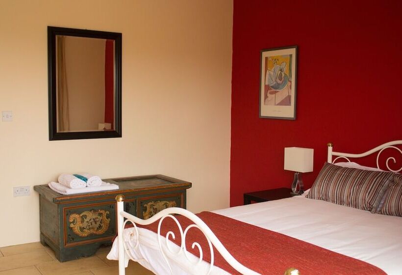 مبيت وإفطار Blue Door House