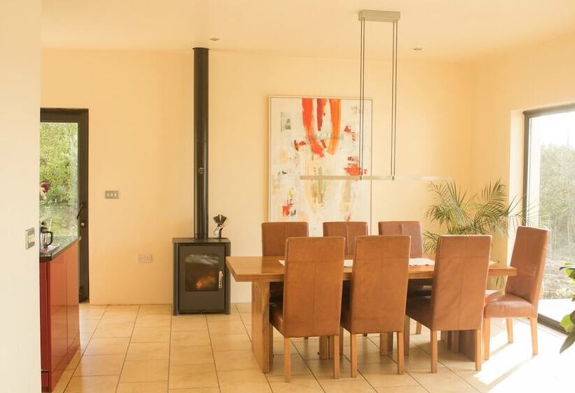 مبيت وإفطار Blue Door House