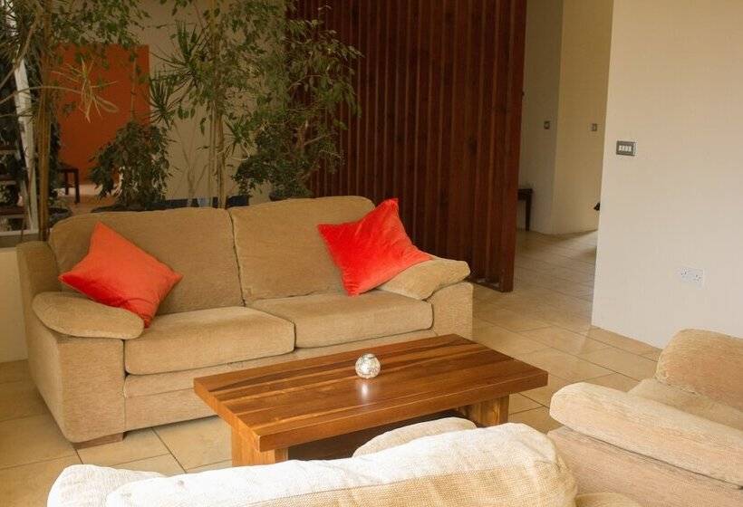 مبيت وإفطار Blue Door House