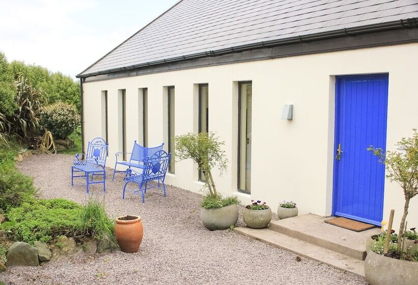 مبيت وإفطار Blue Door House