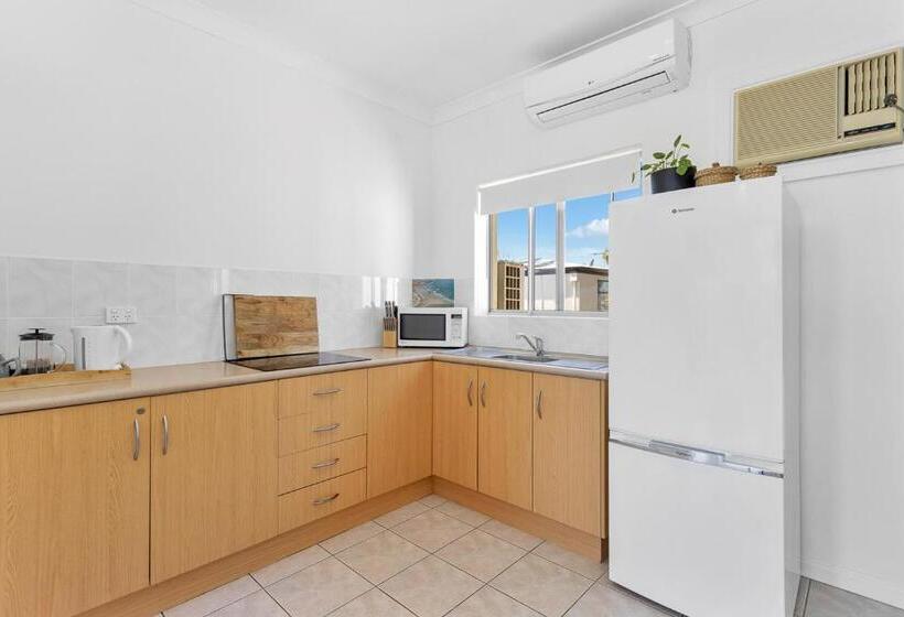 Coast Motel And Apartments