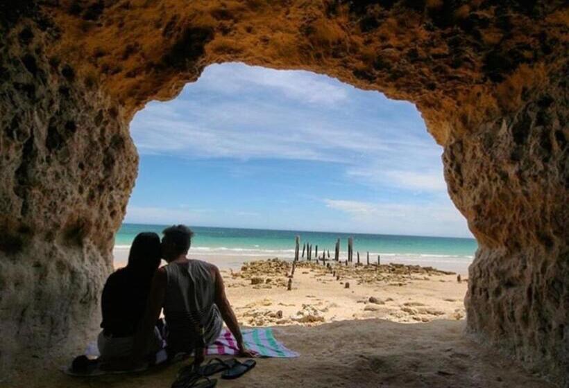 Coast Motel And Apartments