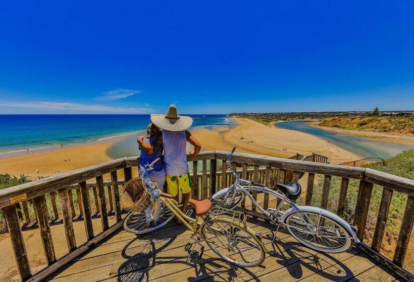 Coast Motel And Apartments