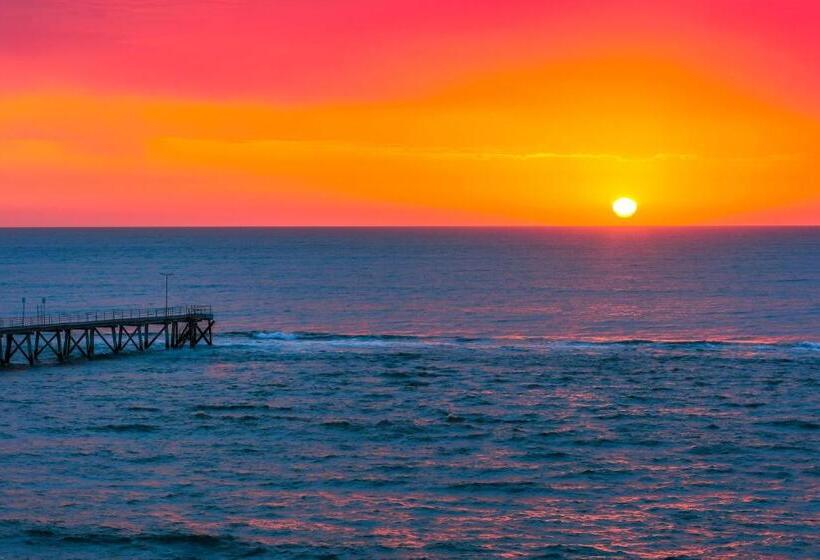 Coast Motel And Apartments