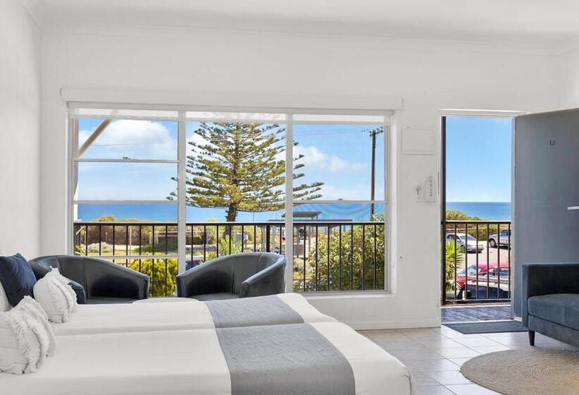 Coast Motel And Apartments