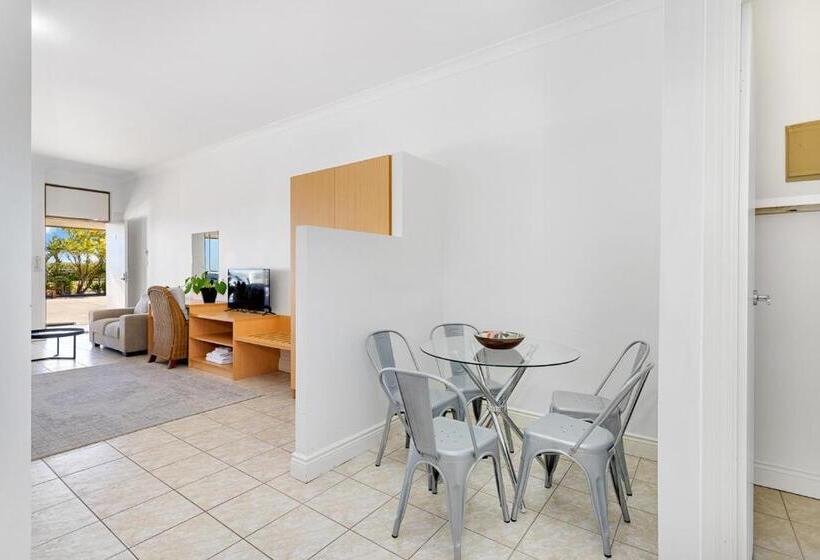 Coast Motel And Apartments