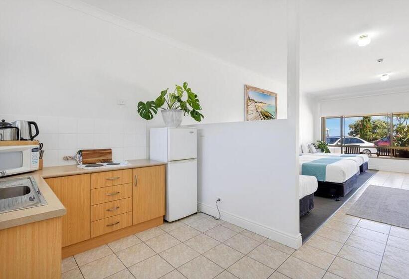 Coast Motel And Apartments