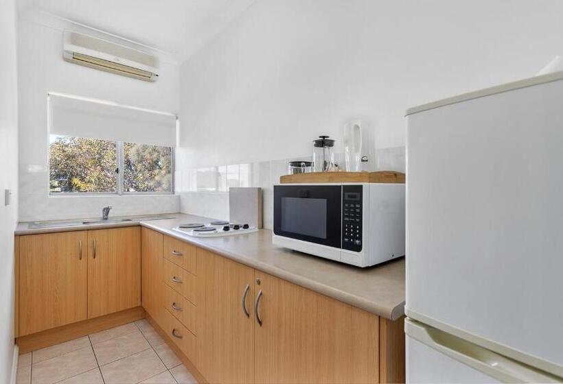 Coast Motel And Apartments