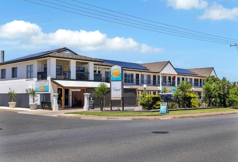 Coast Motel And Apartments