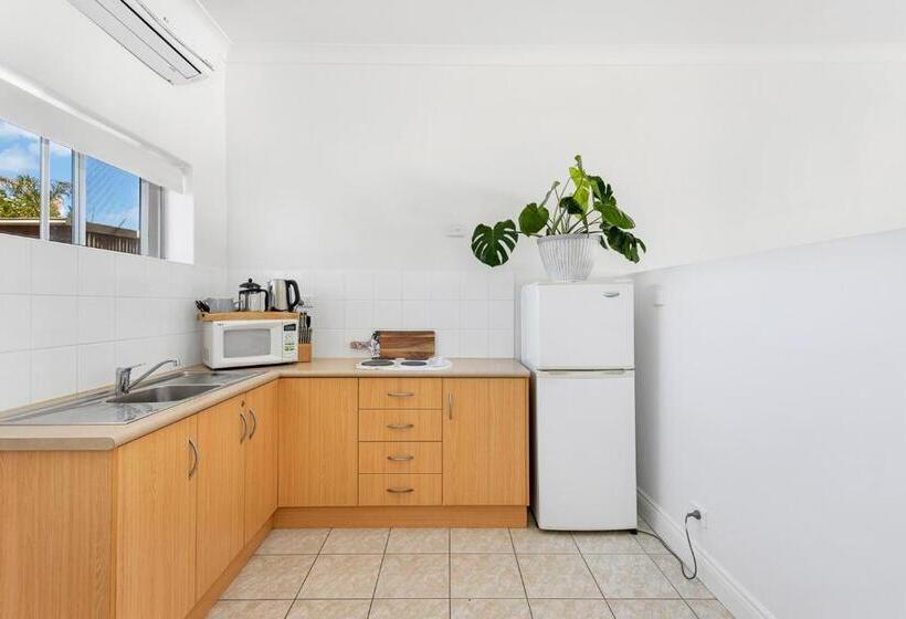 Coast Motel And Apartments