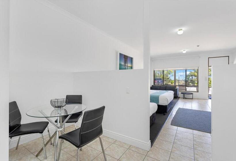 Coast Motel And Apartments