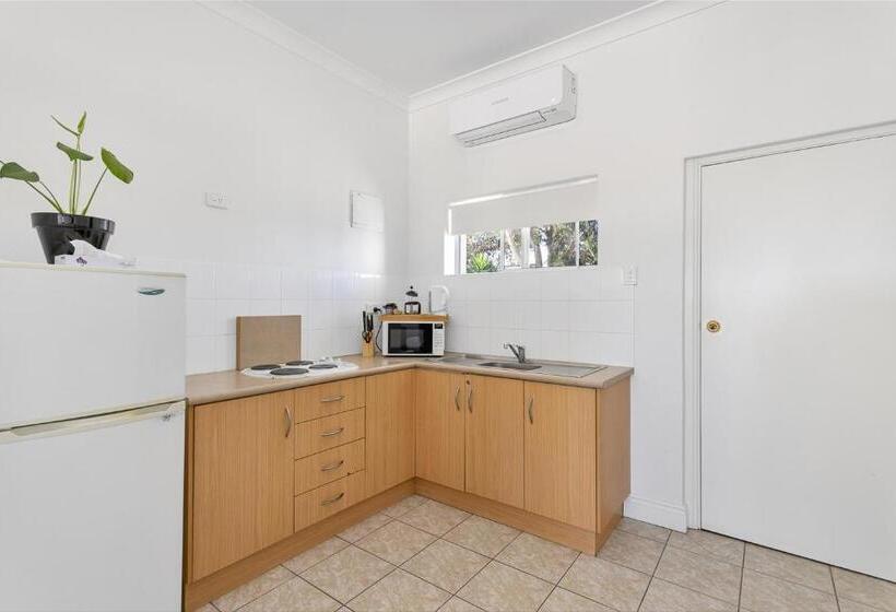 Coast Motel And Apartments