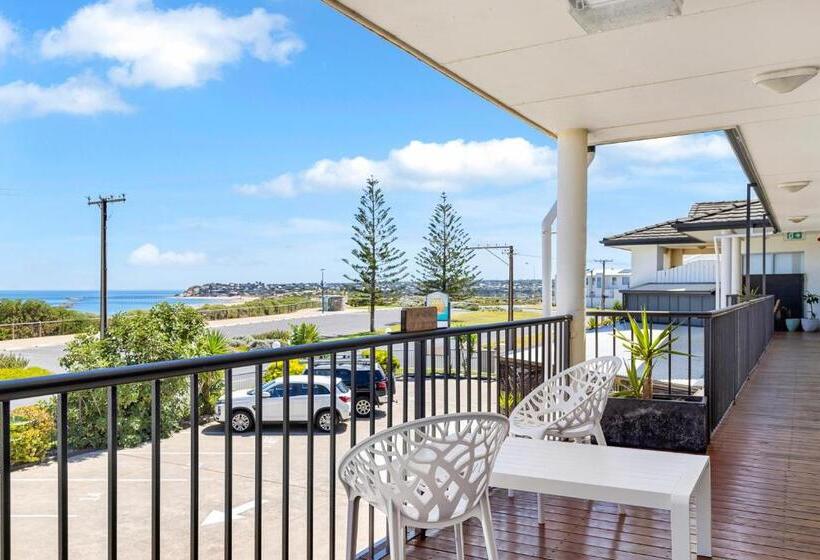 Coast Motel And Apartments