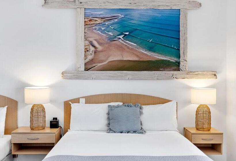 Coast Motel And Apartments