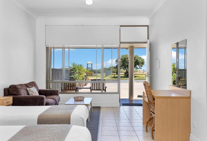 Coast Motel And Apartments