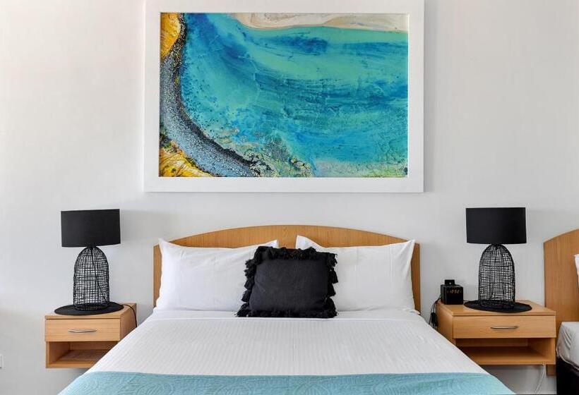 Coast Motel And Apartments