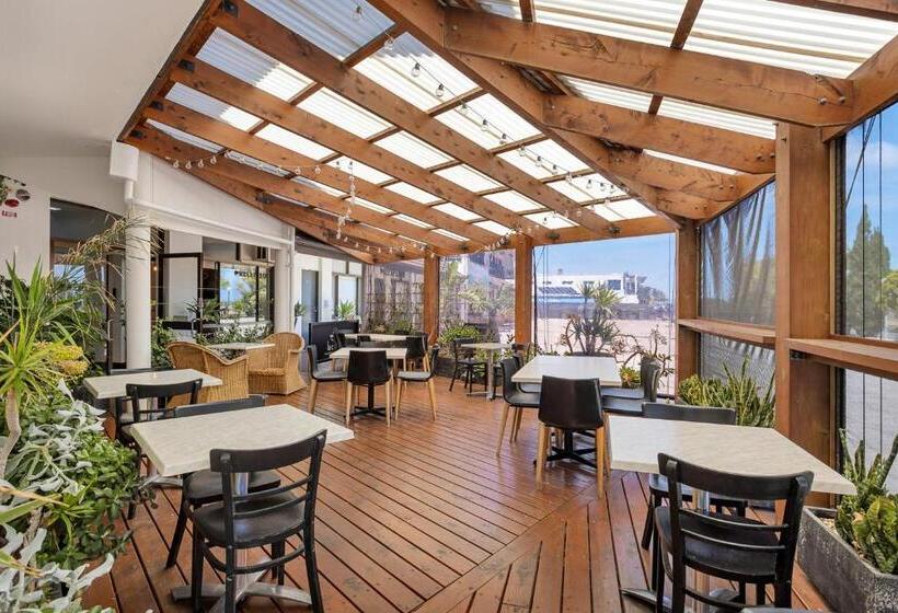 Coast Motel And Apartments