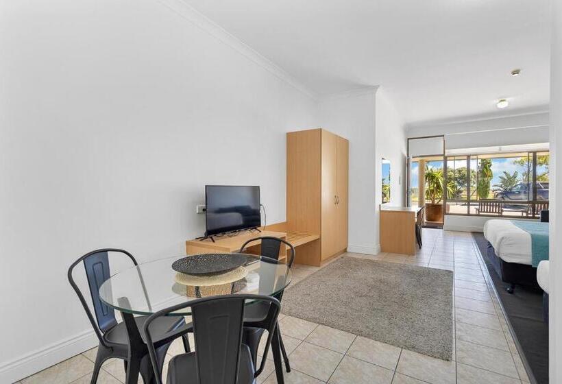 Coast Motel And Apartments