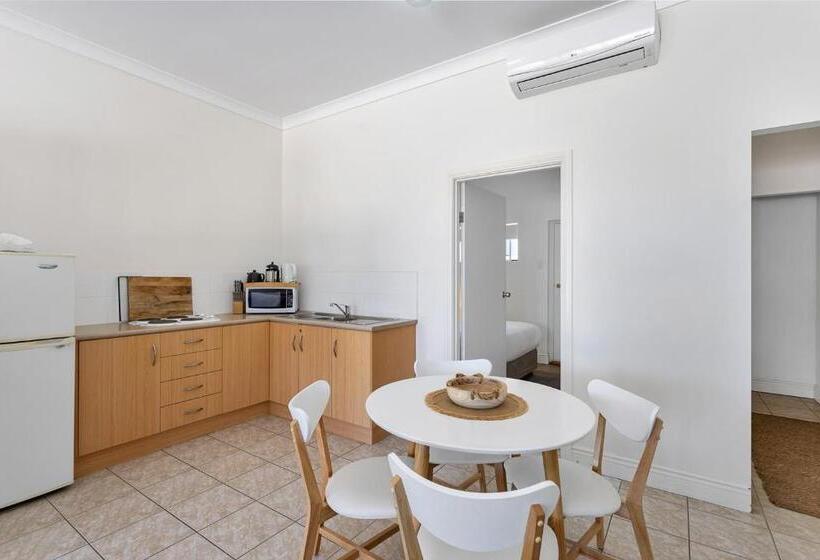 Coast Motel And Apartments