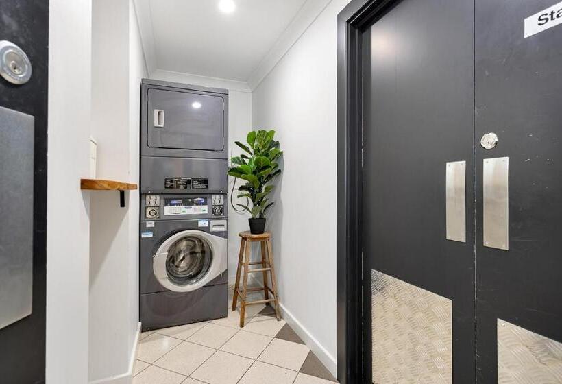 Coast Motel And Apartments