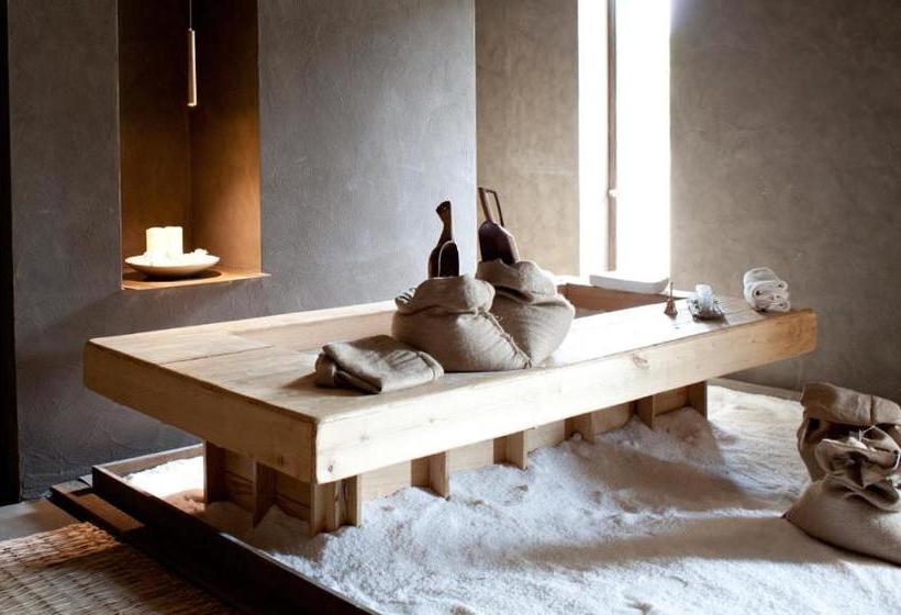 פונדק Altamarea Residence & Family