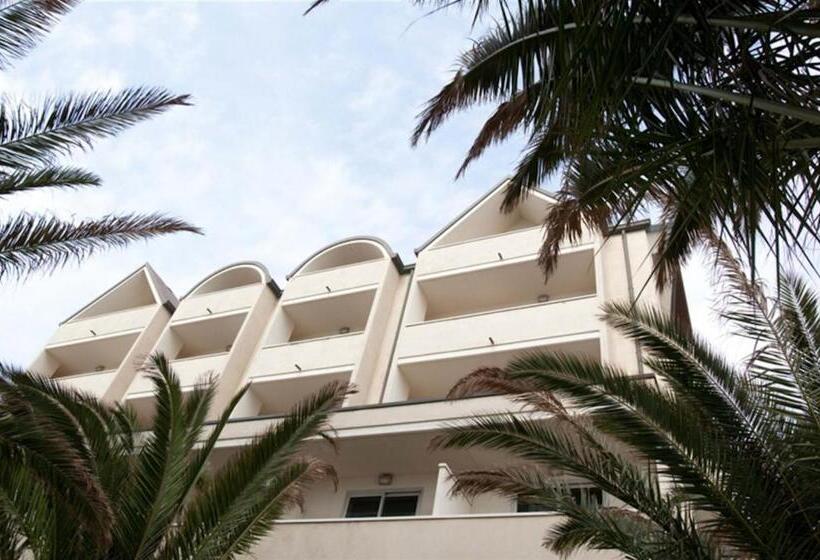 مسافرخانه Altamarea Residence & Family