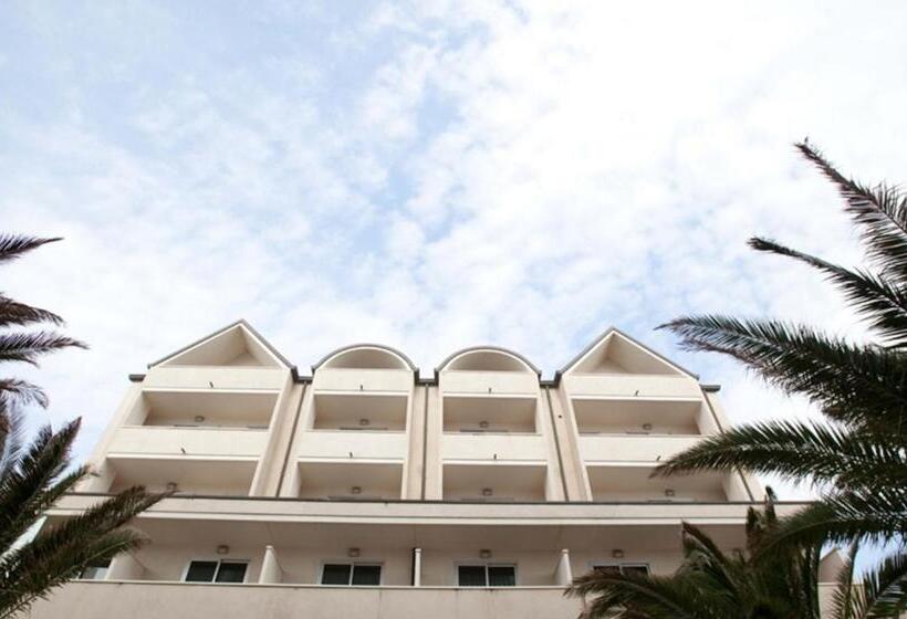 פונדק Altamarea Residence & Family