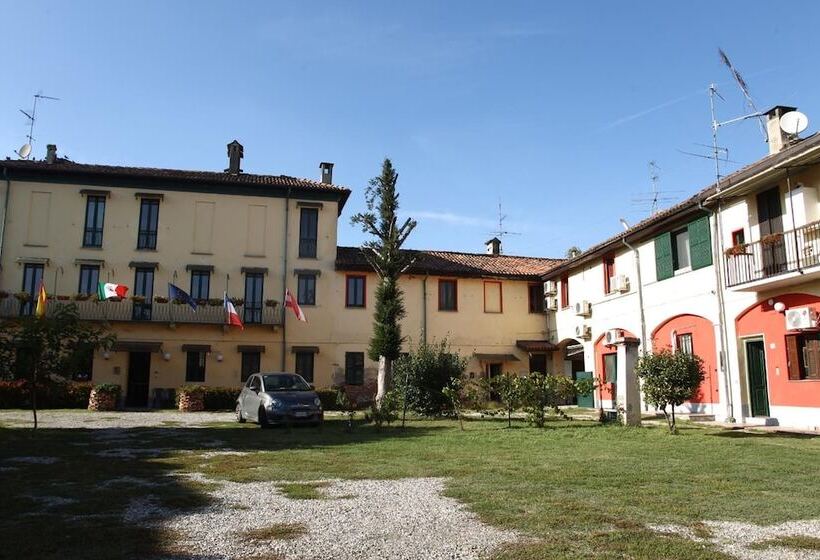 فندق فئة نجمة واحدة Duca Di Tromello