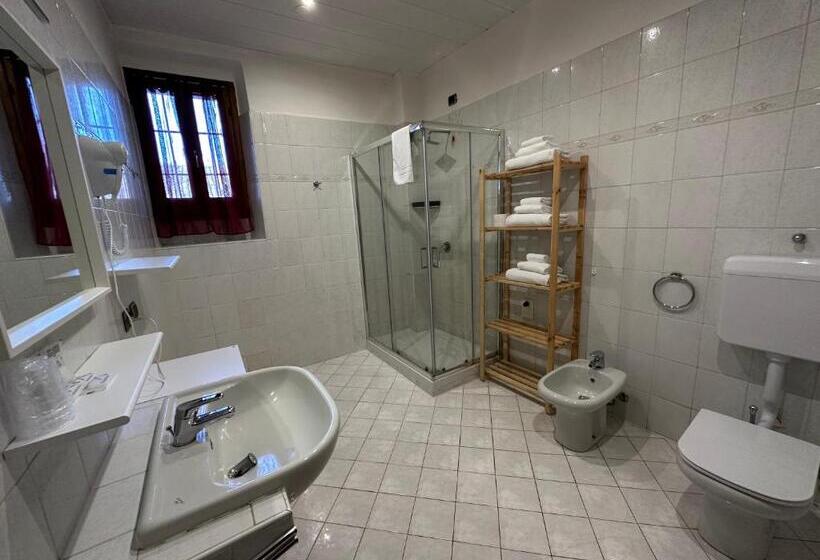 فندق فئة نجمة واحدة Duca Di Tromello