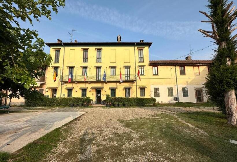 فندق فئة نجمة واحدة Duca Di Tromello