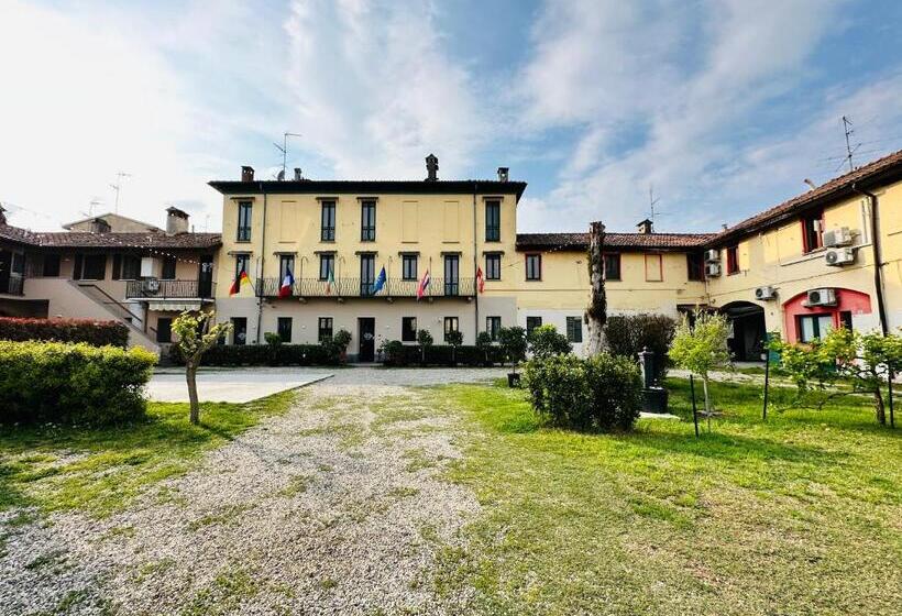 فندق فئة نجمة واحدة Duca Di Tromello