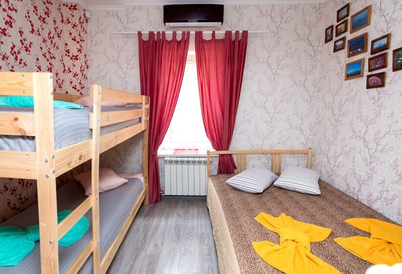 Hostel Svoi