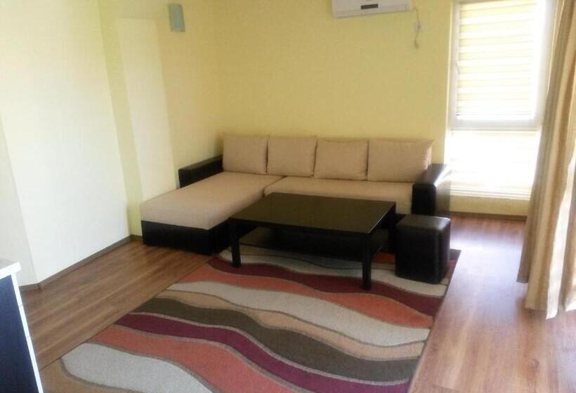 בית מלון כפרי Black Sea   Breakfast, Pool & Free Parking