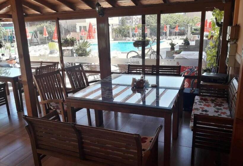 בית מלון כפרי Black Sea   Breakfast, Pool & Free Parking