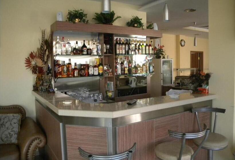 בית מלון כפרי Black Sea   Breakfast, Pool & Free Parking