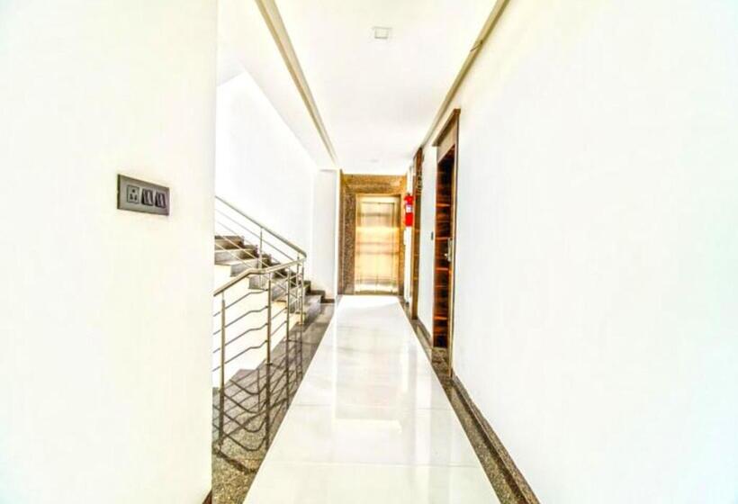 ホテル Deepali Executive