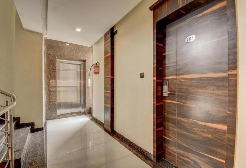 ホテル Deepali Executive