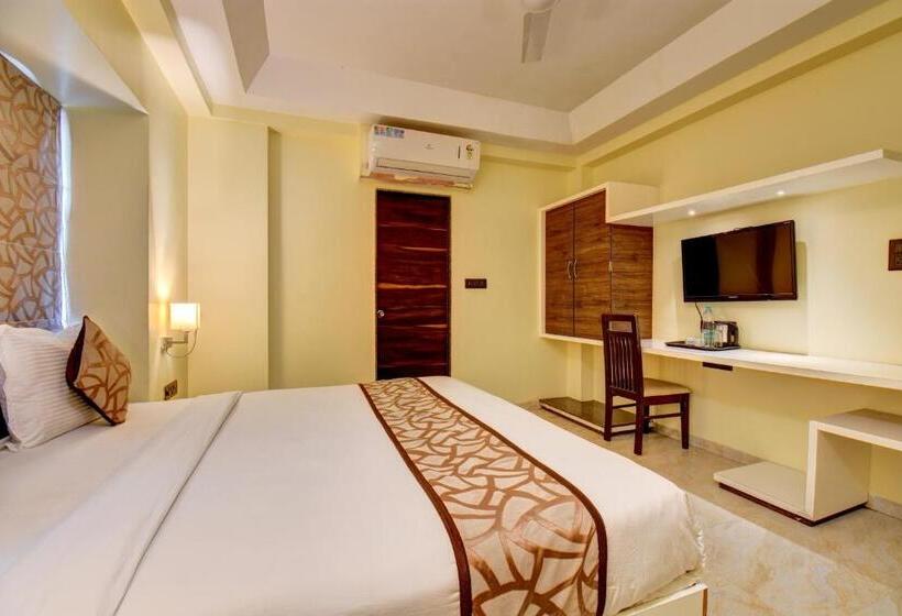 ホテル Deepali Executive