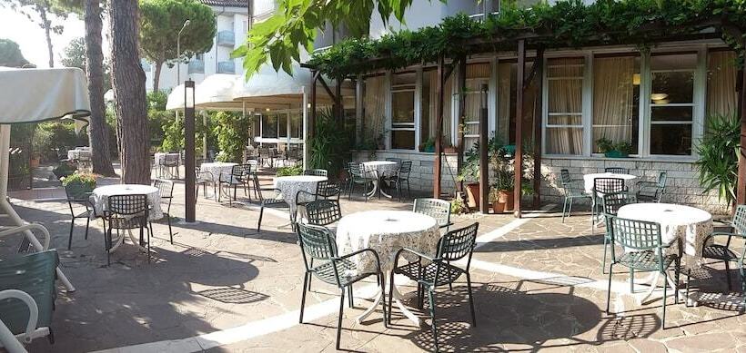 Отель Fior Di Pino