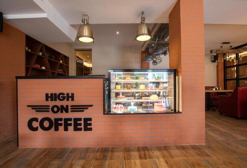 هتل Jenneys Residency