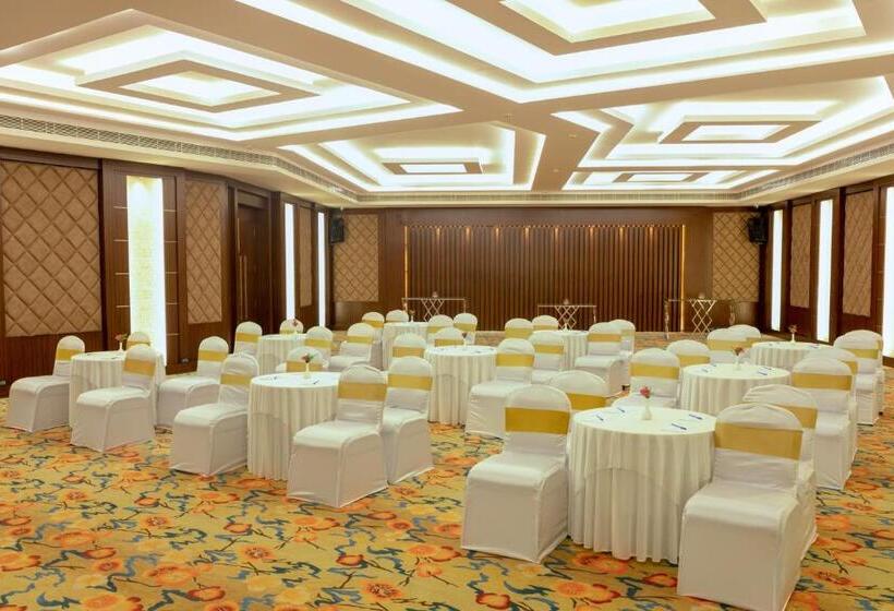 هتل Jenneys Residency